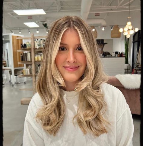 Blonde Highlights And Face Framing, Natural Blonde Face Framing Highlights, Frame Blonde Highlights, Natural Low Maintenance Blonde, Blonde Face Frame Highlights, Blended Face Framing Highlights, Dimensial Blonde, Honey Blonde Face Framing Highlights, Natural Warm Blonde Hair