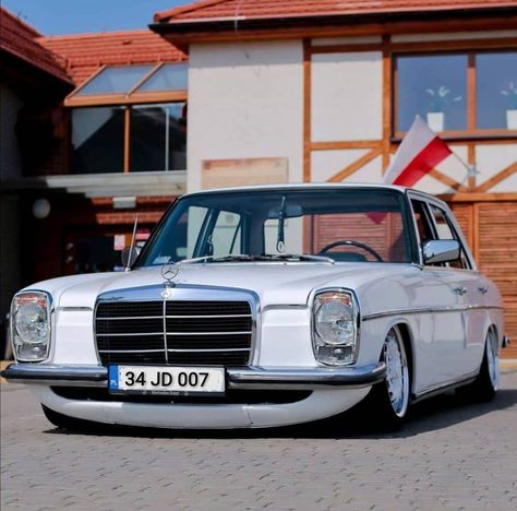 Mercedes Benz w115 1975 / 230D Mercedes Benz W115, Mercedes 240, Mercedes W114, Mercedes W123, Old Mercedes, Benz Classic, Lock Screen Wallpaper Iphone, Classic Mercedes, Mercedes Benz Classic