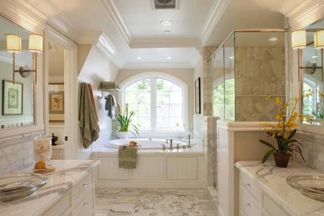 53 Most fabulous traditional style bathroom designs ever Luxury Master Suite, Traditional Bathroom Designs, Large Bathroom, Tuscan Design, Bad Inspiration, Tuscan Decorating, Subway Tiles, Dream Bathrooms, Bath Room