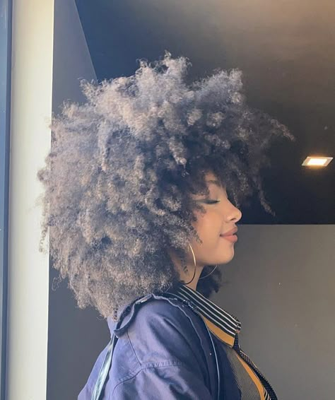 Afro Pictures, Afro Hair Aesthetic, Messy Afro, 4b Afro, Coily Afro, Afro Aesthetic, 4c Afro, Big Afro, Curly Fro