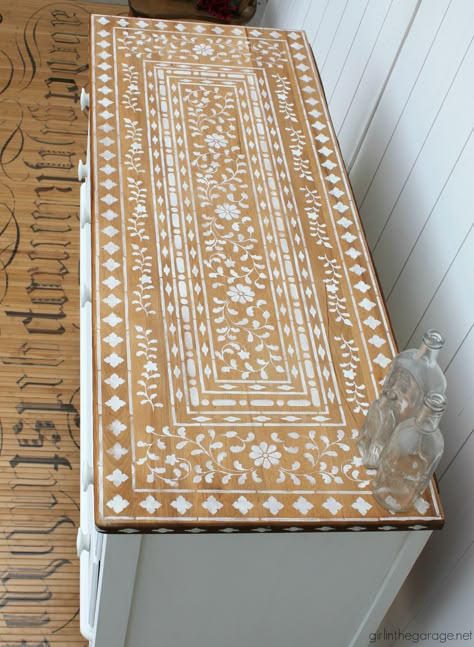 Stenciled Furniture, Diy Furniture Makeover Ideas, Hantverk Diy, Bone Inlay Furniture, Diy Furniture Makeover, Inlay Furniture, Stencil Furniture, Furniture Flipping, Furniture Flip