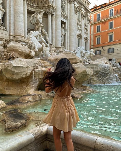 dreaming about euro summer ✨ Trevi Fountain Outfit, Trevi Fountain Aesthetic, Italian Girl Aesthetic, Summer Outfits Italy, Rome Pictures, Europe Summer Outfits, Rome Outfits, The Trevi Fountain, Rome Photo