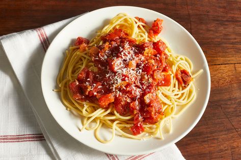 Fresh Tomato Spaghetti Sauce, Sauce Bolognaise, Fresh Tomato Recipes, Dinner With Ground Beef, Homemade Tomato Sauce, Pasta Sauce Recipes, Cooking Wine, Beef Dinner, Slow Cooker Beef