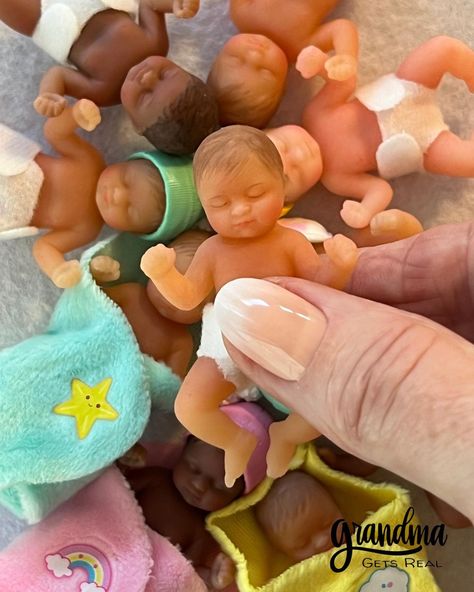 My Mini Baby, Baby Doll Furniture, Small Baby Dolls, Kelly Clarkson Show, Barbie Kids, Baby Barbie, Miniature Foods, Miniature World, Accessories To Make