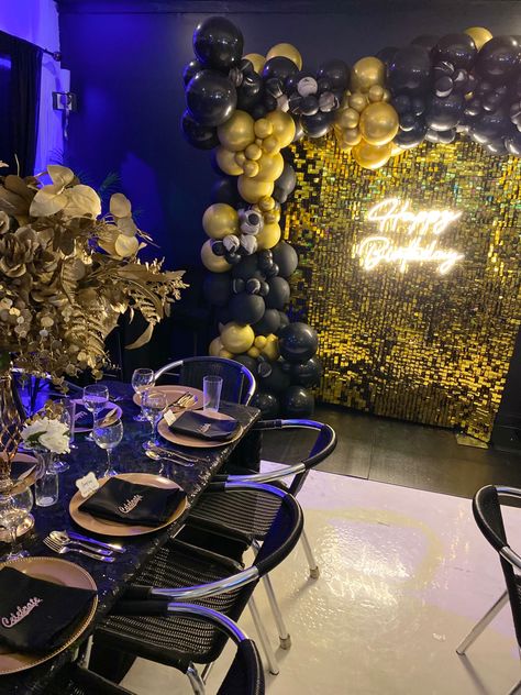 Venue Set Up For Birthday, Private Dinner Decor, Nice Birthday Dinner Ideas, Birthday Dinner Set Up Ideas For Him, Twins 18th Birthday Party Ideas, 18th Birthday Dinner Ideas Party Themes, Mens Birthday Dinner Decor, Graduation Dinner Table Ideas Restaurant, Intimate Dinner Party Decor Indoor