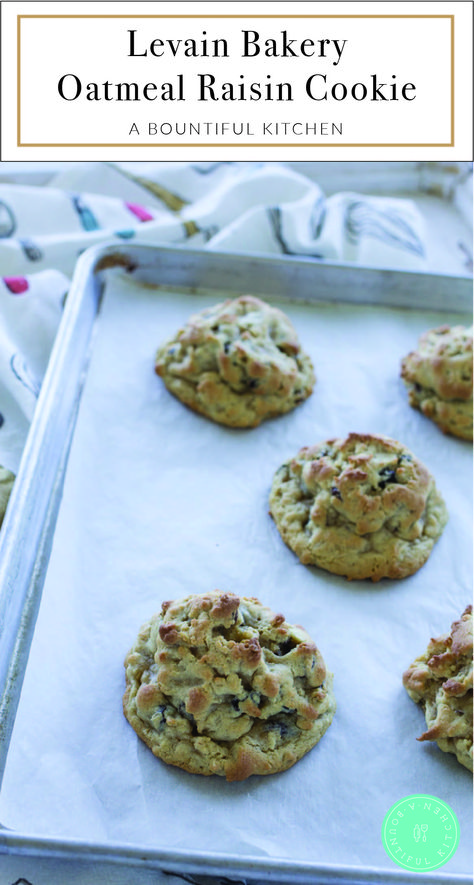 Crumble Oatmeal Raisin Cookies, Levain Oatmeal Raisin Cookie, Levain Oatmeal Cookie Recipe, Big Oatmeal Raisin Cookies, Thick Oatmeal Raisin Cookies, Levain Bakery Oatmeal Raisin Cookies, Levain Bakery Recipe, Big Oatmeal Cookies, Levain Sugar Cookie Recipe