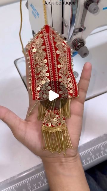 Tassles On Kurti, Tassel Crafts Diy, New Latkan Designs, Blouse Latkan Designs Latest, Latkan Designs For Kurti, Latkan Designs For Blouse, Latkan Tassels Blouses, Blouse Latkan Designs, Latkan Making