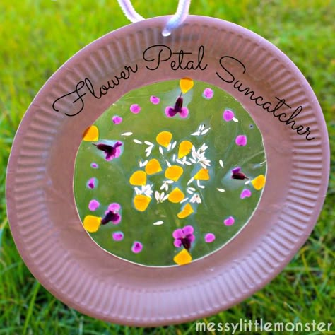 Crafts For 2nd Graders Activities, Paper Plate Sun Catcher, Plant Suncatcher, Suncatcher Craft, Spring Crafts For Kids, Paper Plate Crafts, Plate Crafts, Spring Activities, Camping Crafts