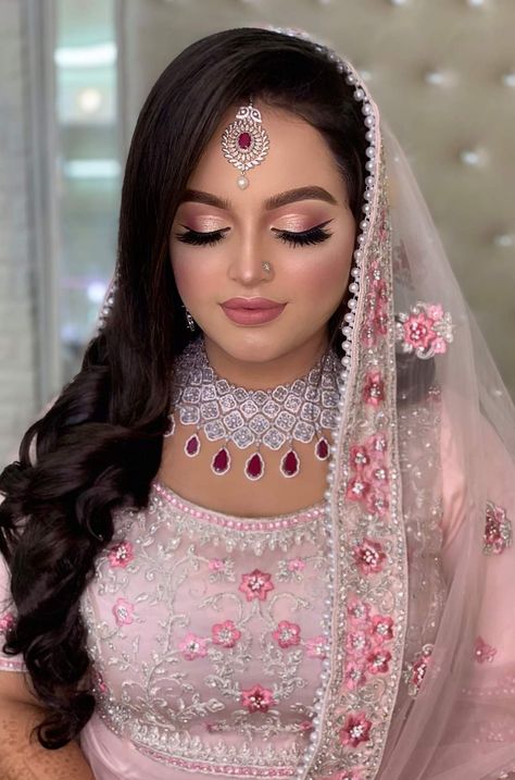 Bridal Makeup Natural Blonde, Smudged Liner, Pink Dress Makeup, Desi Bridal Makeup, Eyes Make Up, Marriage Makeup, Liquid Cat, Simple Bridal Makeup, Blonde Green Eyes