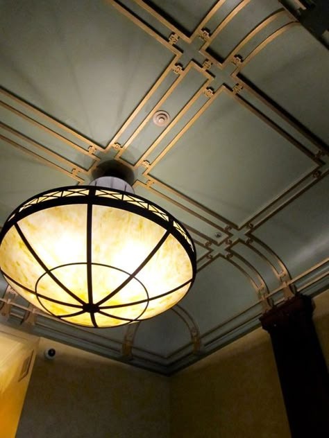 Interesting brass inlay on ceiling. 1920 Ceiling Design, Feature Ceiling Ideas, Ceiling Design Restaurant, Geometric Ceiling Design, Art Deco Ceiling Design, Plaid Ceiling, Metal Ceiling Design, Ceiling Coffers, Decorative Ceiling Ideas