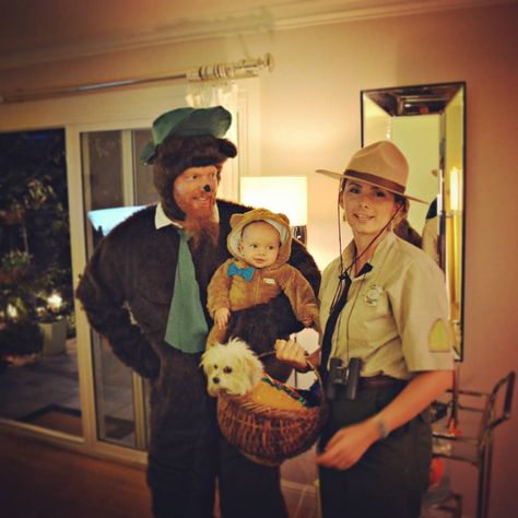 Yogi, Boo Boo, Ranger Smith and a hotdog in a picnic basket. Family costume success! Yogi Bear And Boo Boo Costume, Yogi And Boo Boo Costume, Yogi Bear Costume, Bear Costume Diy, Boo Costume, Camping Crafts For Kids, Themed Halloween Costumes, Bear Halloween, Yogi Bear