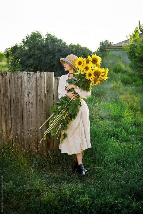 Watercolor Art Face, Large Bouquet, Sunflower Drawing, Sunflower Bouquets, Body Reference Poses, Holding Flowers, Pose Reference Photo, Art Poses, Portrait Inspiration