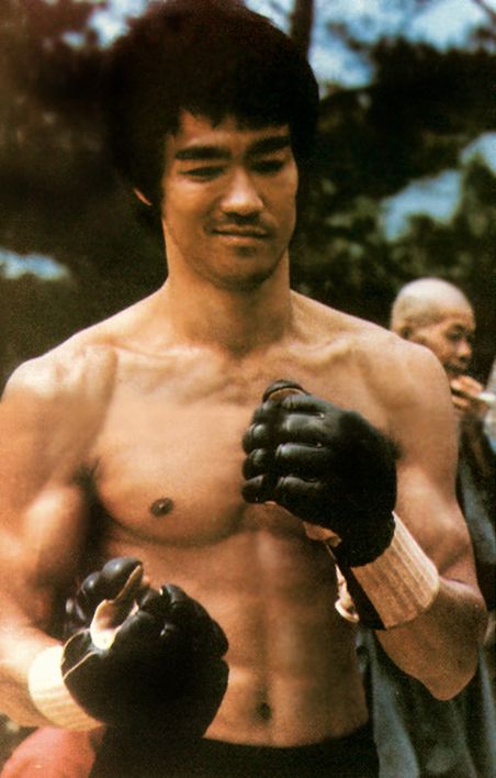 Bruce Lee Body, Bruce Lee Pictures, Bruce Lee Art, Steve Reeves, Bruce Lee Martial Arts, Bruce Lee Quotes, Bruce Lee Photos, Brandon Lee, Enter The Dragon