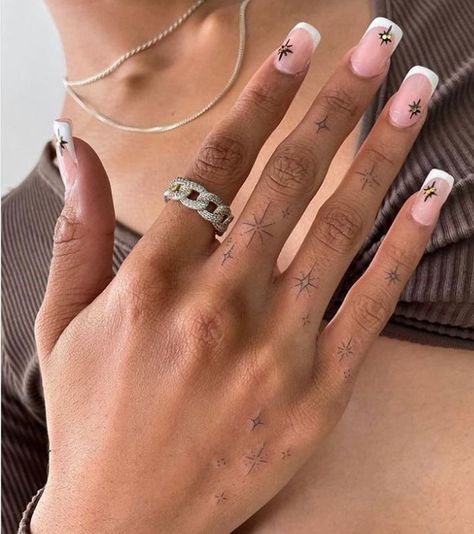 Bohemian Style Star Hand Tattoos, Fine Line Tattoos, Discreet Tattoos, Hand Tattoos, Black Line Tattoos, Simple Tattoos, Astological Tattoos, Boho Chic Style Dainty Star Hand Tattoo, Finger Tattoo Inspiration, Star Tattoos Finger, Hand Twinkle Tattoo, Twinkle Hand Tattoo, Stars On Hands Tattoo, Hand Star Tattoos For Women, Hand Stars Tattoo, Finger Tattoos Stars