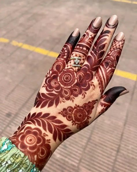 Latest Mehndi Designs Wedding, Short Mehndi, Short Mehndi Design, Mehendi Artist, Khafif Mehndi, Khafif Mehndi Design, Indian Mehndi Designs, Mahendi Designs, Indian Mehndi