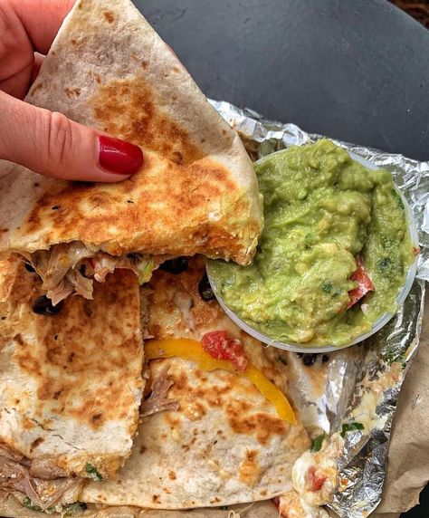 Cheese Quesadilla Aesthetic, Quesadilla Pictures, Quesadillas Aesthetic, Quesadilla Aesthetic, Steak Quesadilla, Braised Steak, Healthy Food Dishes, Food Therapy, Food O