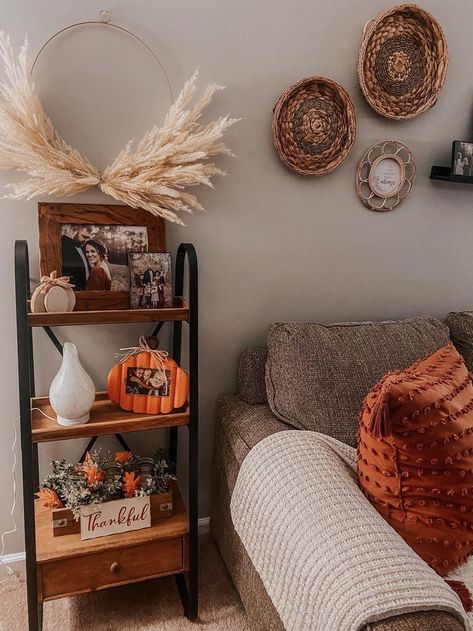 Fall & Halloween Room Decor Ideas! 🎃🎃 fall decor ideas for the home, fall decor, fall aesthetic, fall room aesthetic bedroom, cozy Fall Decor Ideas For Living Room Boho, Simple Fall Decor Living Room Cozy, Fall Apartment Decor Living Rooms Cozy, L Shaped Entryway Ideas, Cozy Halloween Living Room, Fall Room Decor Aesthetic Cozy, Simple Fall Home Decor, Simple Fall Decor Living Room, Country Apartment Decor