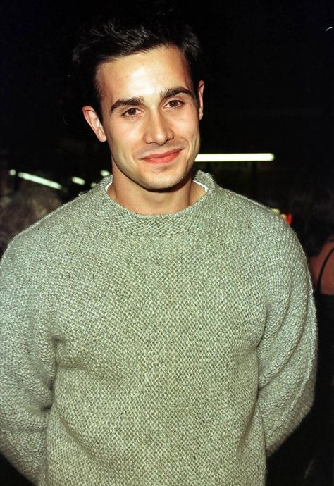 Freddie Prince Junior, Freddie Prinze Jr, Rachael Leigh Cook, Childhood Crushes, Ryan Phillippe, Zack Morris, 90s Actors, Freddie Prinze, Man Crush Monday