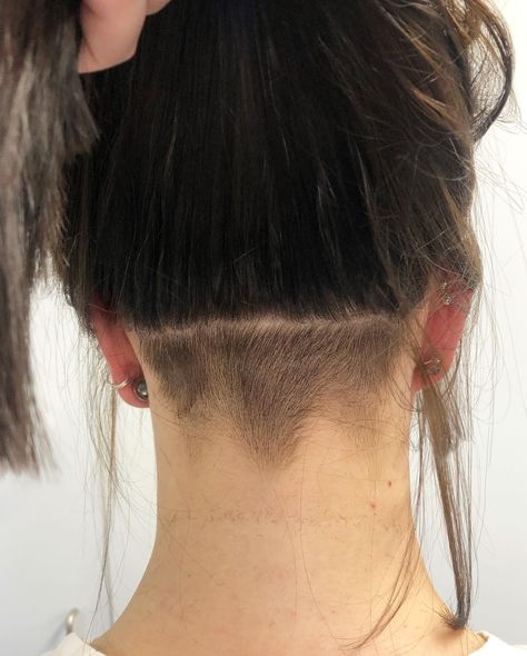 Small Undercuts For Women, Haircuts To Grow Out Undercut, Subtle Undercut Women Long Hair, Undercut With Curtain Bangs, Small Undercut Women, Small Undercut Nape, Lesbian Undercut, Mini Undercut, Low Undercut