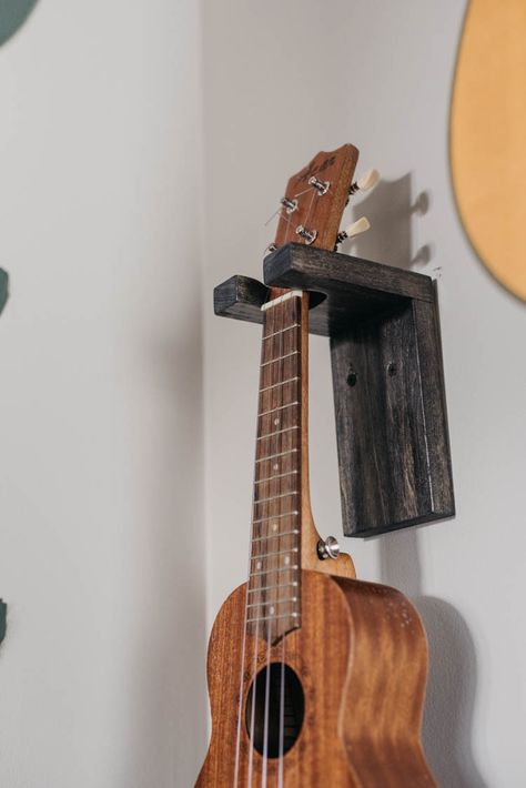 Ukulele Holder Wall Mount, Guitar Wall Mount Diy, Diy Guitar Hanger Wall Mount, Diy Guitar Wall Hanger, Guitar Hanger Diy, Guitar Wall Holder, Diy Guitar Stand, Guitar Hangers, Guitar Mount