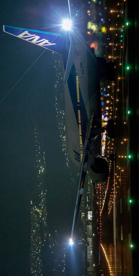 B777 Wallpaper, Airport At Night Aesthetic, Boeing 737 Cockpit, Wallpaper Airplane, Plane Wallpaper, Flight Airplane, Plane Photography, Airplane Wallpaper, Pilots Aviation