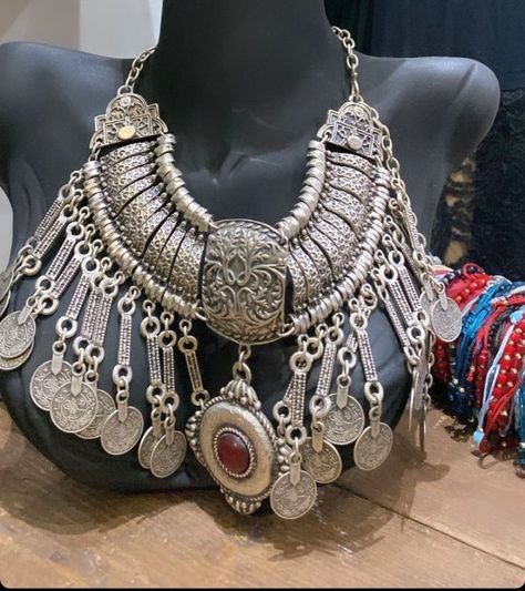 traditional Albanian jewellery Albanian Traditional Dress, Albanian Traditional Clothing, Moody Sea, Croatian Jewelry, Albanian Traditional, Albanian Culture, Folk Clothing, Traditional Jewellery, Jewelry Antique