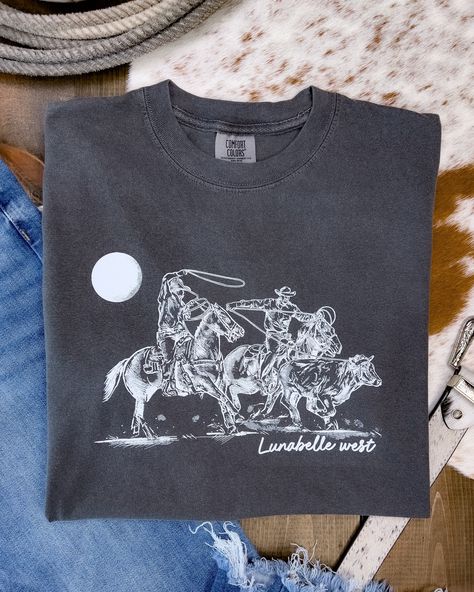 happy monday y'all! 🐂🤎 #westernfashion #westerntee #westernclothing #westernwear #westernboutique Salty Granola, Western Tshirts, Country Western Fashion, Western Tops For Women, Country Graphic Tees, Western Tshirt, Cute Cowgirl Outfits, Western Fits, Western Clothes