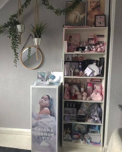 Ariana Grande Merch Collection, Ariana Grande Room, Ariana Grande Merch, Literal Legend, Ariana Merch, Ariana Perfume, Lilly Pulitzer Outfits, Ariana Grande Perfume