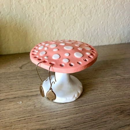 Resin Display Ideas, Things To Make Out Of Clay, Clay Earring Holder, Mushroom Earring Holder, Mushroom Stuff, Fabric Mushroom, Mushroom Earring, Jewelry Tree Display, Diy Earring Holder