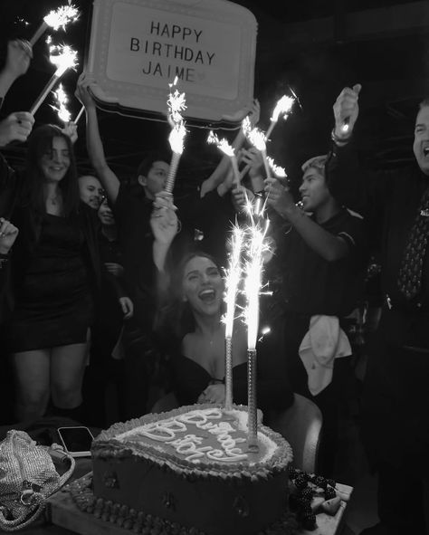 Night Luxe Birthday, Fancy Birthday Party Aesthetic, 18th Birthday Club Party, Birthday Nyc Aesthetic, Iconic 18th Birthday, 22nd Birthday, Happy Birthday, Birthday Party, Birthday