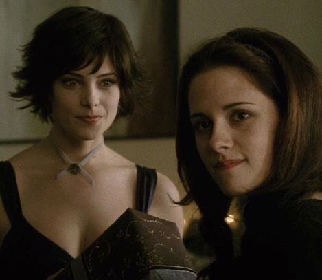 ٩(*❛⊰❛)～♡ on Instagram: “Alice and Bella <3 #twilight #badbitches #bellaswan #alicecullen #aliceandbella” Bella And Alice, Change My Mind, The Twilight Saga, Twilight Saga, My Mind, On Twitter, Twitter