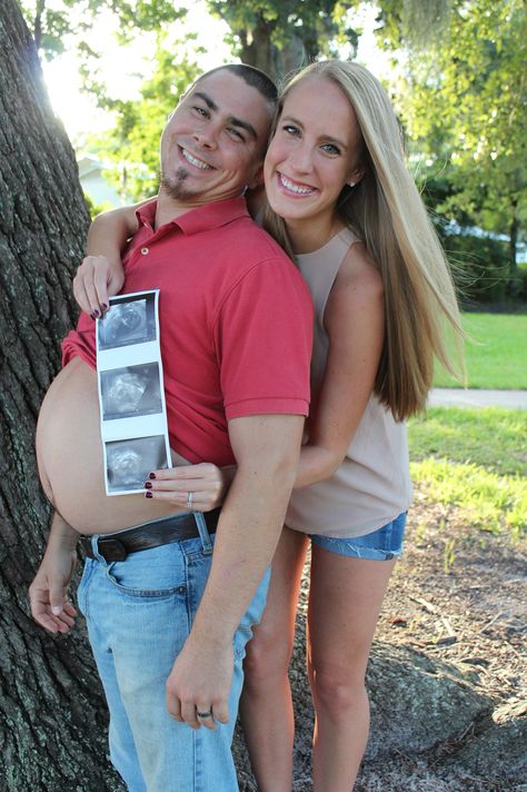 Funny pregnancy announcement Waiting Photos, Baby Humor, Pregnant Man, Fun Pregnancy Announcement, Baby Announcement Photoshoot, Funny Pregnancy Announcement, Baby Announcement Pictures, Pregnancy Art, Pregnancy Announcement Photos