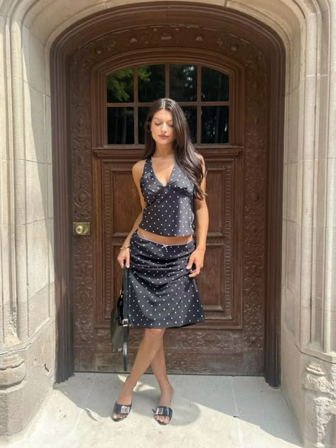 Polka Dot Skirt Outfit Summer, Polka Dots Skirt Outfit, Polkadots Outfits, Polka Dot Shirt Outfit, Polka Dot Aesthetic, Paris Outfits Summer, Polka Dot Skirt Outfit, Summer Dresses Vintage, Dot Skirt Outfit