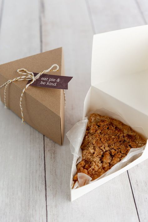 Pie Slice Packaging, Food Packages Design, Thanksgiving To Go Boxes, Diy Cake Slice Boxes, Aesthetic Bakery Packaging, Eco Friendly Bakery Packaging, Cute Bread Packaging, Cakes Packaging Ideas, Slice Cakes Ideas