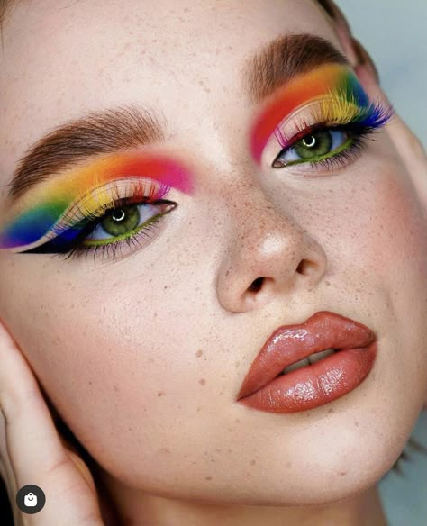 Rainbow Eye Makeup, Rainbow Eyeshadow, Bright Makeup, Pride Makeup, Face Art Makeup, Eye Makeup Techniques, Rainbow Makeup, Smink Inspiration, Makijaż Smokey Eye