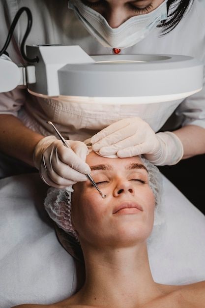 Free photo woman at the spa during a ski... | Free Photo #Freepik #freephoto #beautician #facial #facial-care #facial-beauty Remove Skin Tags Naturally, Facial Aesthetics, Beauty Therapist, Beauty Clinic, Beauty Therapy, Vision Board 2023, Younger Looking Skin, The Spa, Skin Rejuvenation