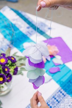 Hanging Paper Wisteria Diy, Fairy Party Decorations Diy, Diy Wisteria Paper Flowers, Paper Wisteria Diy, Edible Paper Flowers, Paper Wisteria, 3d Paper Flowers, Paper Flower Garlands, Cool Paper Crafts