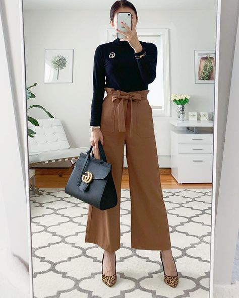 Black Paper Bag Pants Outfit Work, Wide Leg Paper Bag Pants Outfit, Paper Bag Pants Outfit Work, How To Wear High Waisted Pants, Bag Pants Outfit, Paper Bag Pants Outfit, Camel Pants Outfit, Culottes Outfit, Pants Outfit Work