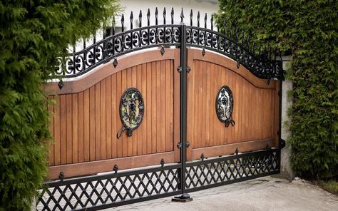 15 Unique Driveway Gate Ideas We Love And Recommend Wooden Gate Designs, Wood Gates Driveway, Home Gate Design, Wooden Gate, Fence Gate Design, Modern Gate, House Main Gates Design, Steel Gate Design, Front Gate Design