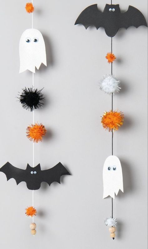 Cute Spider Craft, Fccla Ideas, Dekorasi Halloween, Bricolage Halloween, Halloween Crafts Preschool, Easy Diy Halloween Decorations, Bedroom Craft Ideas, Homemade Halloween Decorations, Halloween Classroom