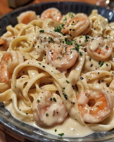 Healthy Food Recipes Shrimp Fettuccine Alfredo, Shrimp Fettuccine, Shrimp Alfredo, Fettuccine Pasta, Large Shrimp, Food Babe, Fettuccine Alfredo, Alfredo Pasta, Food Therapy