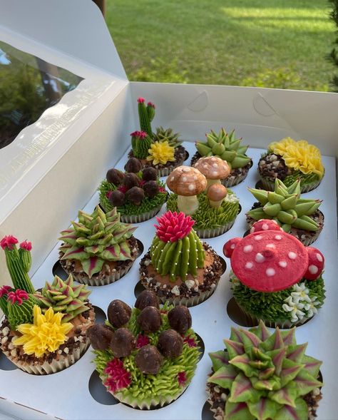 Plant Themed Baked Goods, Plant Themed Cupcakes, Plant Cupcakes, Cactus Cupcakes, Cupcake Flower Bouquets, Garden Cupcakes, Succulent Cupcakes, Succulent Cake, Mothers Day Cupcakes