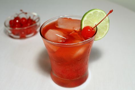 16 Drinks to Get You Nice and Tipsy This Spring Break Simple Red Alcoholic Drinks, Raspberry Schnapps Drinks, Strawberry Schnapps Drinks, Cheap Cocktails, College Drinks, Pomegranate Cocktail Recipes, Dirty Shirley, Coconut Vodka, Tasty Cocktails