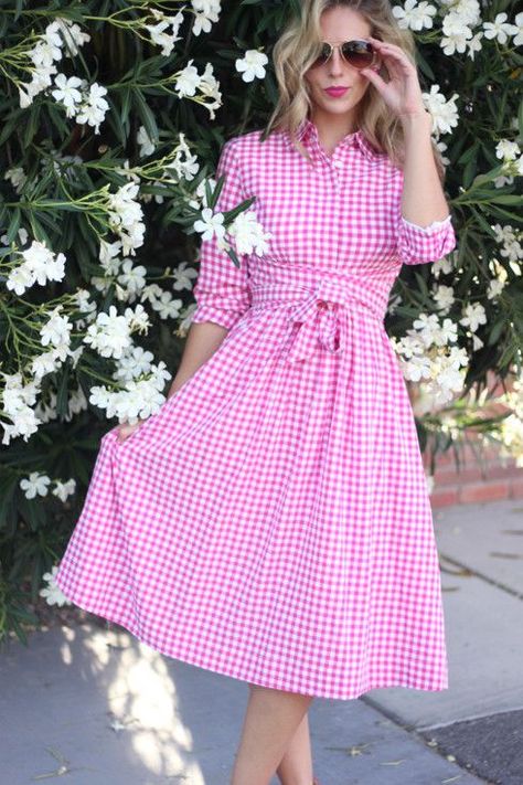 pink gingham - Bing Style Working Girl, Pink Gingham Dress, Gingham Fashion, Church Dress, Christian Fashion, Joan Jett, Checkered Dress, Pink Sandals, Simple Outfit