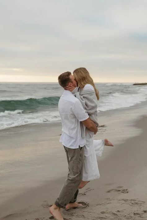 Couples Beach Pics, Romantic Beach Photos, Boho Engagement Photos, Dreamy Beach, Engagement Pictures Poses, Engagement Pic, Wedding 2025, Romantic Beach, Engagement Inspo