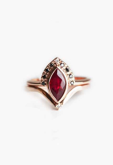 Gold Earing, Vintage Brides, Ruby Rings, Jewellery Rings, Traditional Diamond, Modern Engagement Rings, Engagement Rings Marquise, Ruby Engagement Ring, Classic Engagement Rings