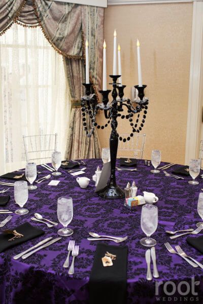 Couple Has Haunted Mansion-Inspired Wedding at Disney World – Inside the Magic Horror Wedding, Haunted Wedding, Haunted Mansion Disney, Haunted Mansion Decor, Mansion Party, Root Photography, Halloween Weddings, Nightmare Before Christmas Wedding, Haunted Mansion Wallpaper