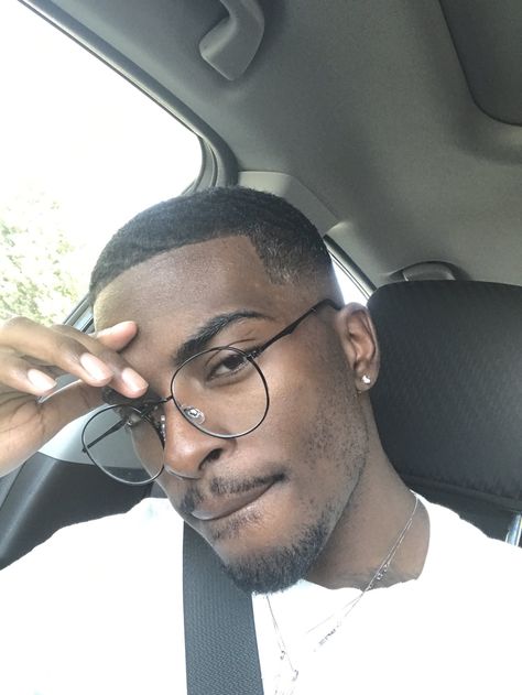 for live ass pins follow ; @victxoriaaa Black Men Glasses Style, Black Man With Glasses, Candy Rain, Goatee Beard, Chocolate Men, Black Dude, Dark Skin Men, Short Hair Black, Hunks Men