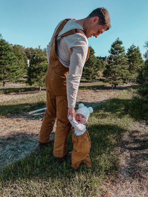 Country Baby Pictures, Holiday Card Pictures, Country Baby Boy, Baby Clothes Country, I Want A Baby, Carhartt Overalls, Western Babies, Country Kids