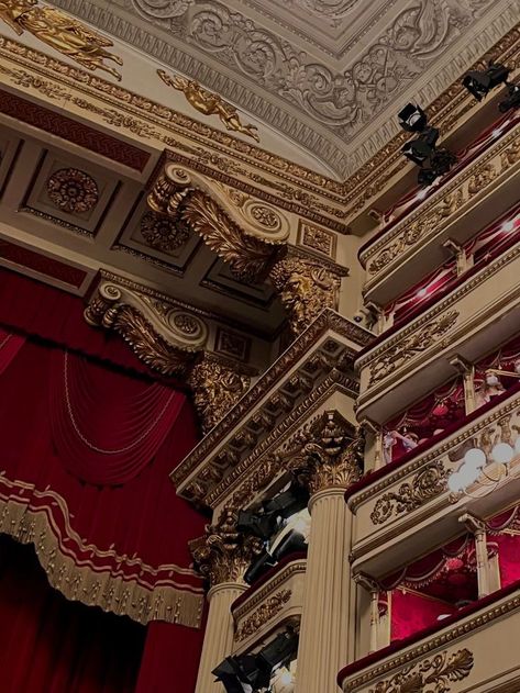 La Scala Opera House, Italian Opera Aesthetic, Italian Theatre, Power Pose, Classic Academia, Italian Family, Romantic Academia, Italian Summer, Phantom Of The Opera